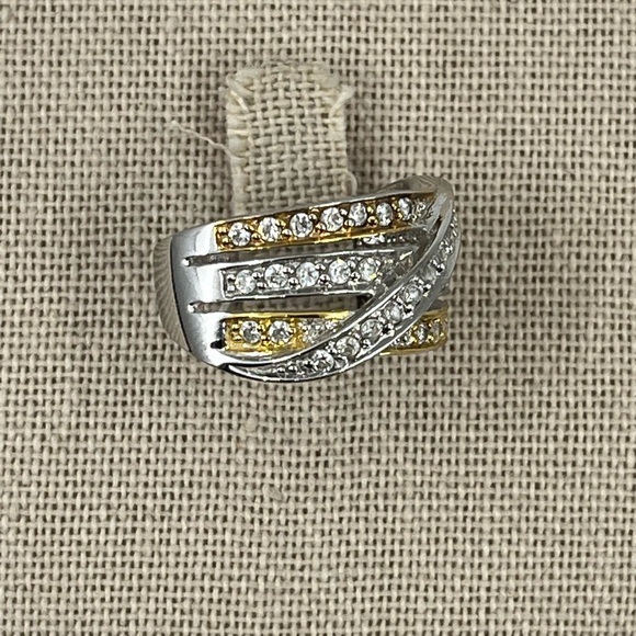 Stunning 925 Sterling Silver Two-Tone Crossover Ring – Size 5.5 - Picture 6 of 17